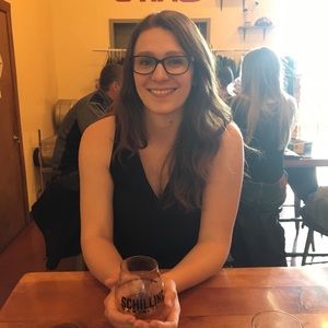 Meet your Posher, Caitlin